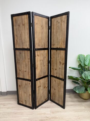 Rustic Divider Rental (S121)