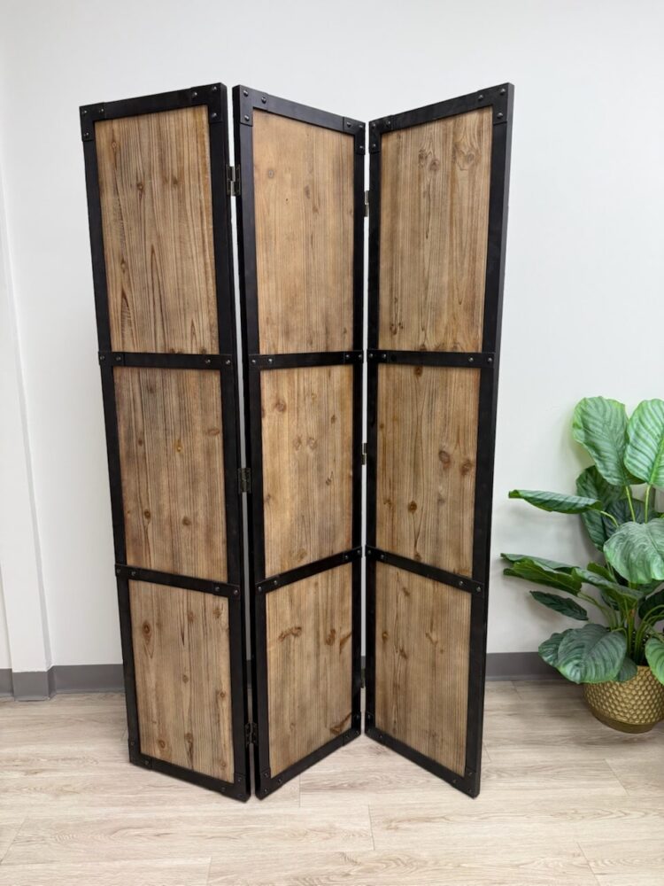 Rustic Divider Rental (S121)
